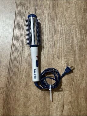 Helen Of Troy Brush Iron White 1” Barrel